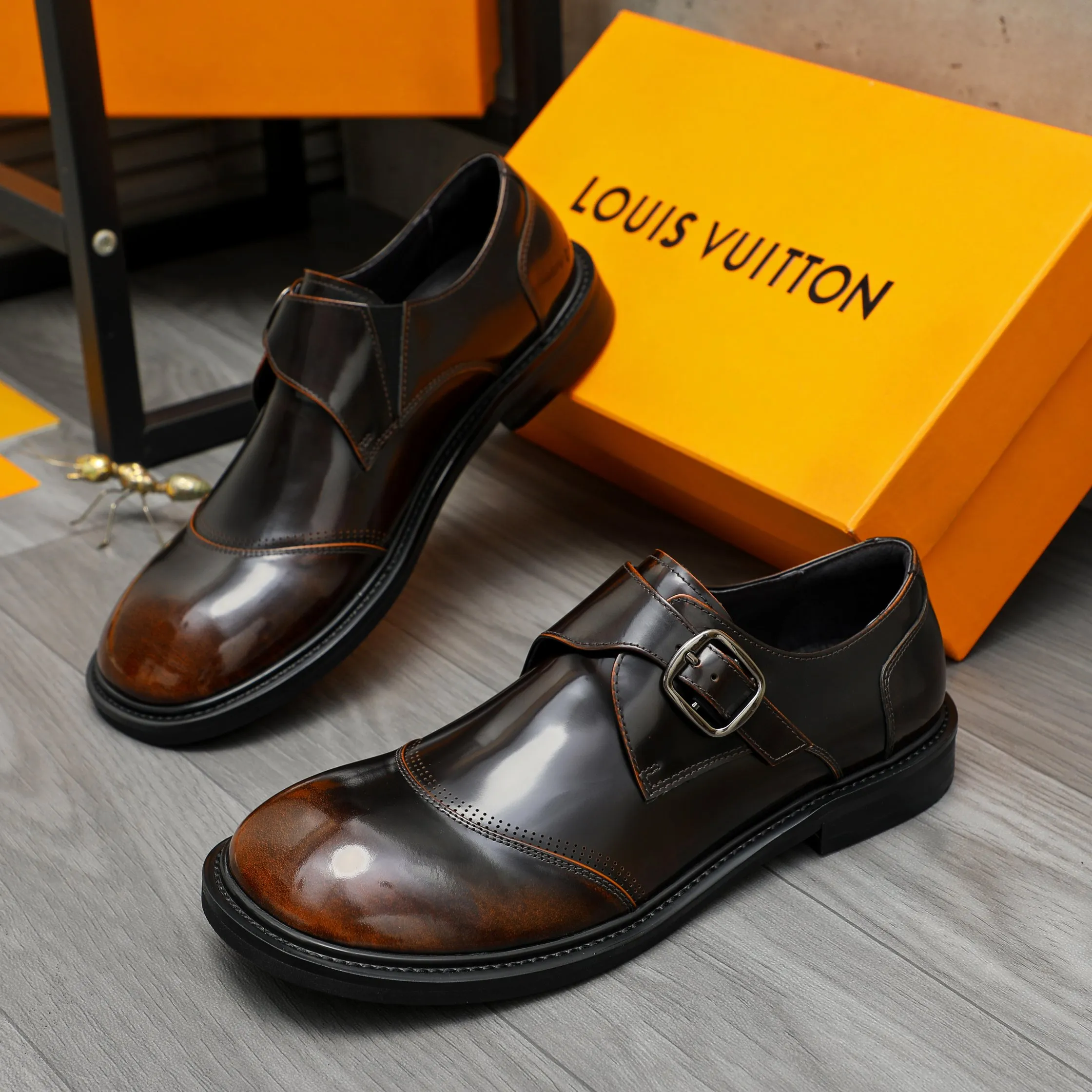 Men's men's shoes💰580 Product trademark: LV "Louis Vuitton" business buckle slip-on leather shoes Regular size: 37-46 Product material: Selected high-quality pearlescent polished cowhide leather upper, pigskin lining, rubber outsole